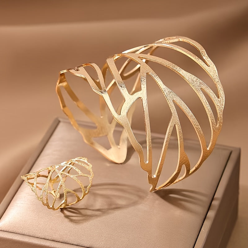 A Set Of New Exaggerated, Fashionable And Unique Leaf Hollow Bracelets, Along With An Elegant Vintage Leaf Ring Set.