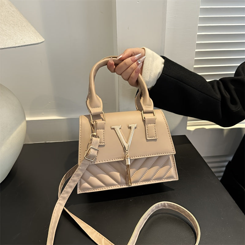 Trendy Chain Bags for Women, New Spring And Summer 2024 Collection, Featuring a High-End Embossed Design, Suitable for Shoulder, Hand, And Crossbody Wear, with Stylish Tassel Pendants.