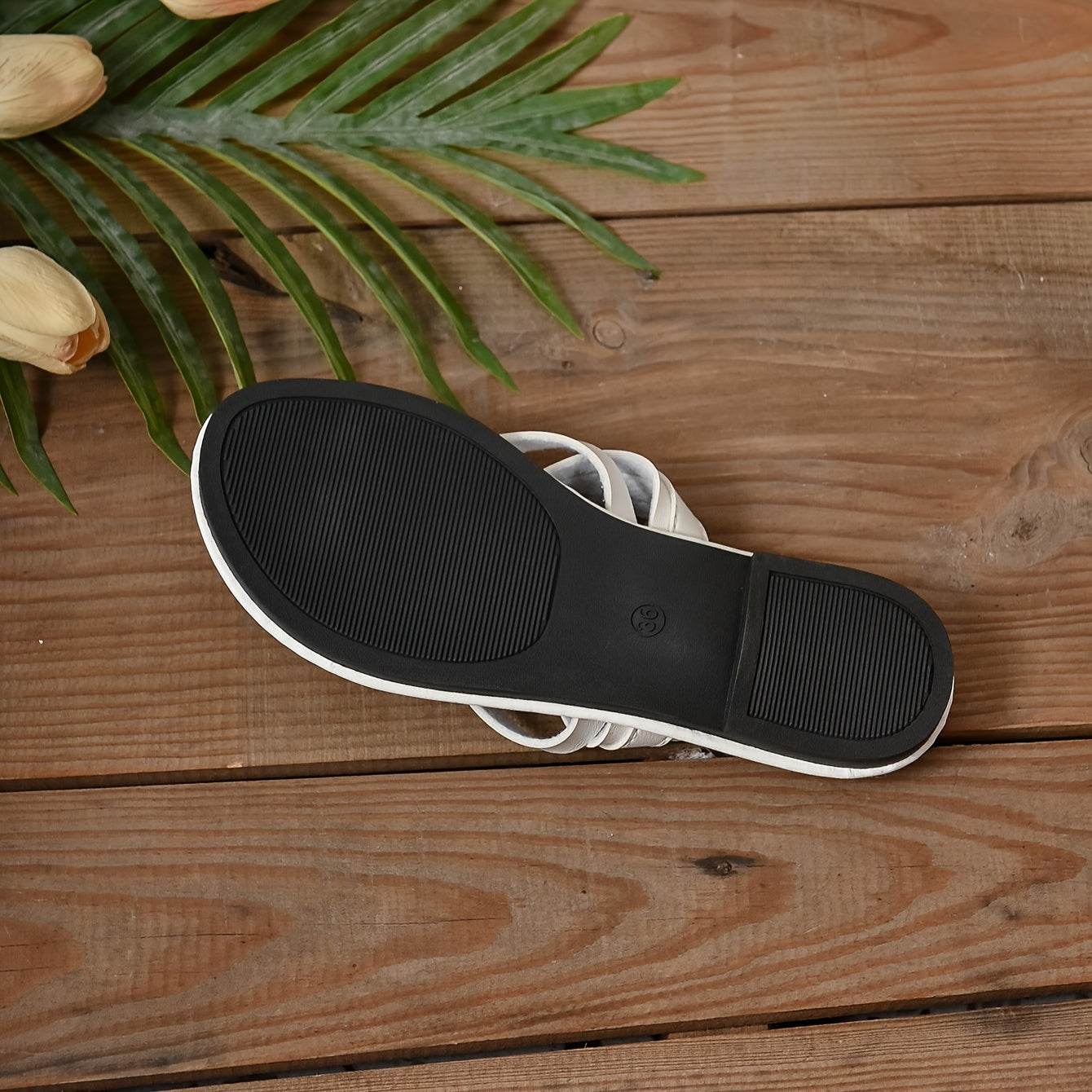 Comfort & Style for Summer: Lightweight, Non-Slip Flat Thong Sandals with Easy Slip-On Design, Perfect for Beach or Casual Wear