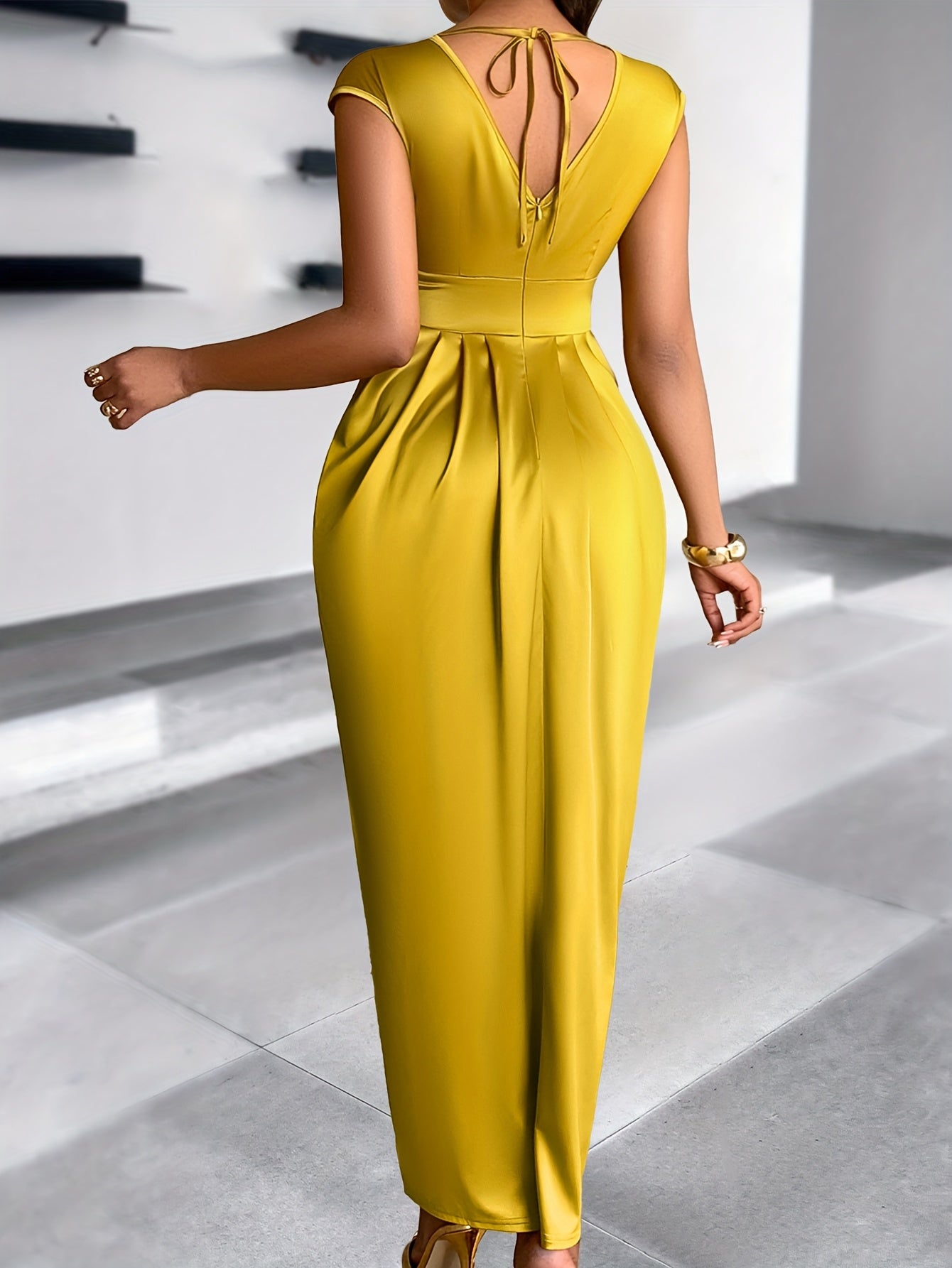 Women'S 25th Anniversary Elegant Party & Wedding Dress - Golden V-Neck Satin Gown with Ruched Detail, High Slit, and Beaded Clutch, Perfect for Valentine'S Day Celebrations, Valentine'S Day Attire | Elegant Vneckline | Ruched