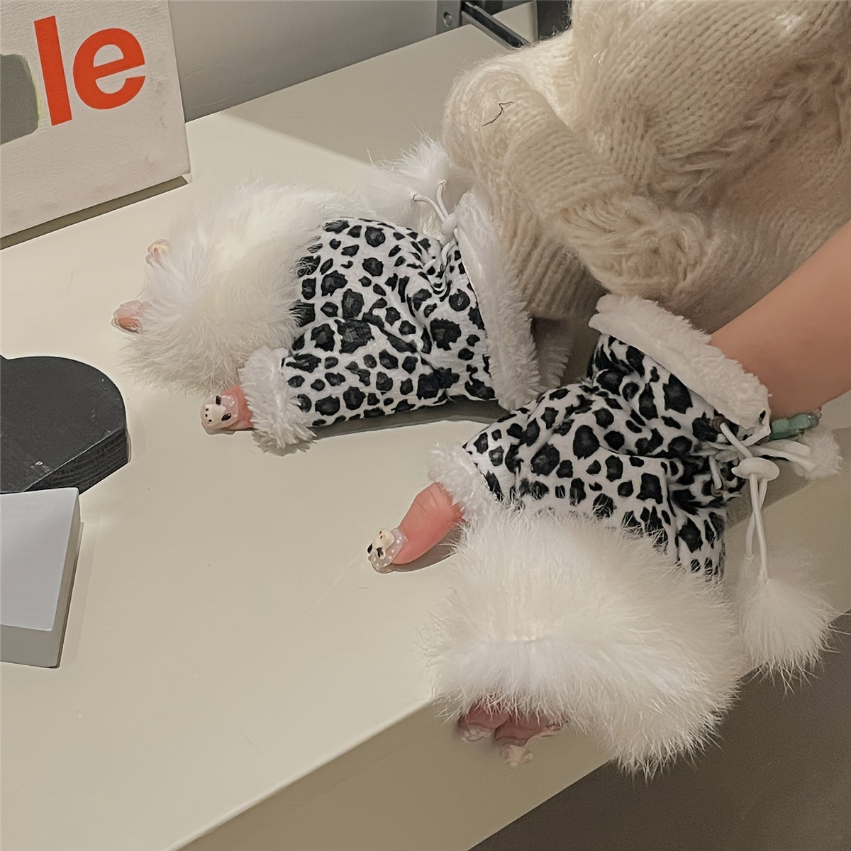1 Pair of Plush Leopard Print Fingerless Mittens for Women - Cozy & Warm Knit Gloves with Adjustable Lace-Up Wrist, Vintage Harajuku Style, Machine Washable for Autumn/Winter Elegance