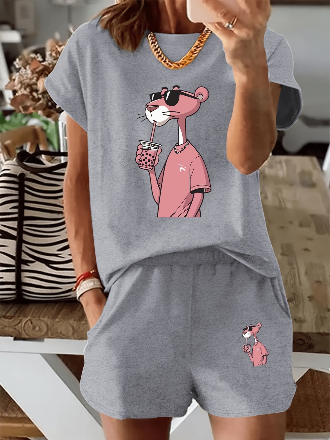 2025 Summer New, Pink Cartoon Animal Drinking Pattern T-Shirt, Casual Printed Round Neck Short Sleeve Top Elastic Elastic Waist Pocket Shorts Women's Two Piece Suit