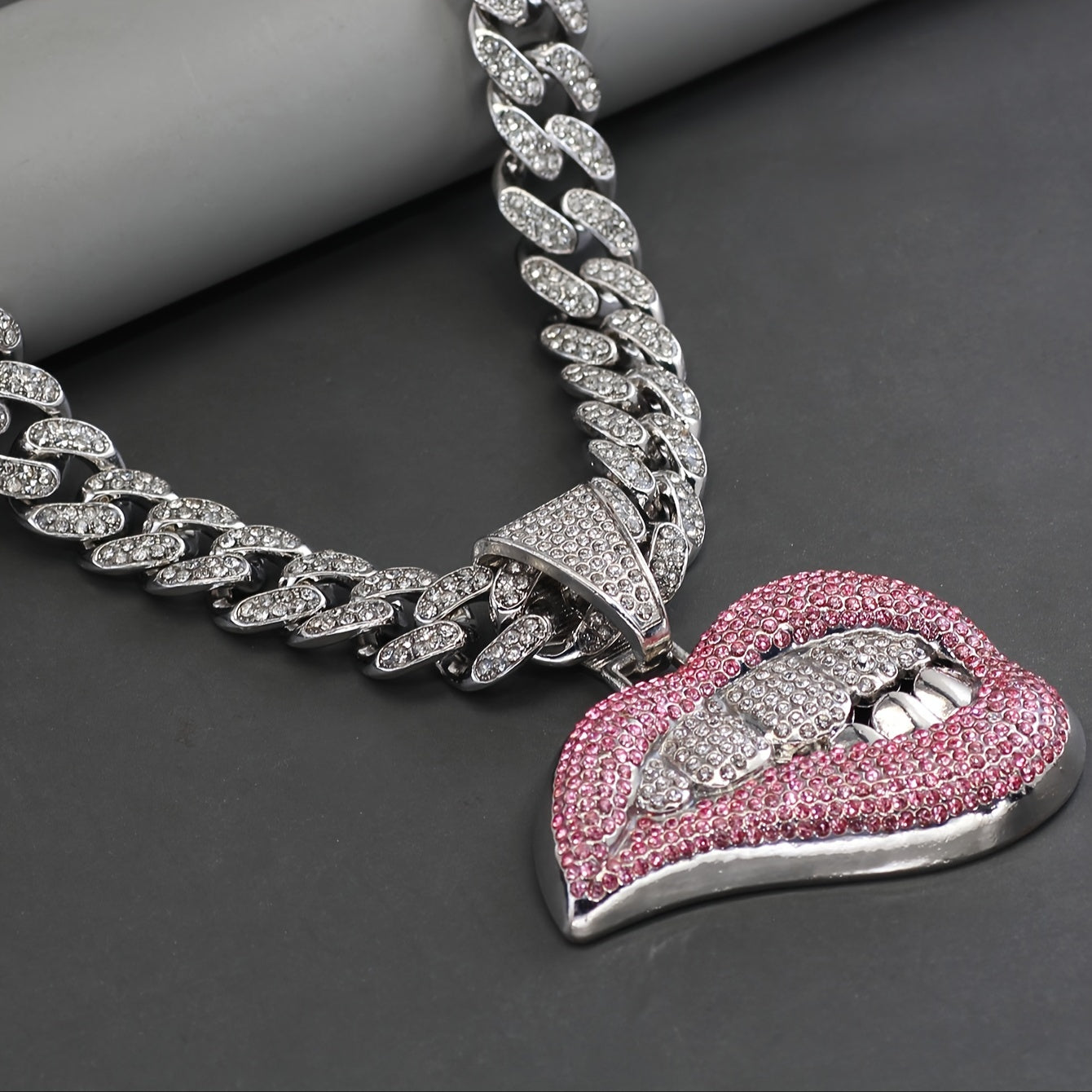 Shiny Lips Pendant Necklace - Unisex Hip-Hop Ice Cuban Link Miami Necklace, 1 Piece