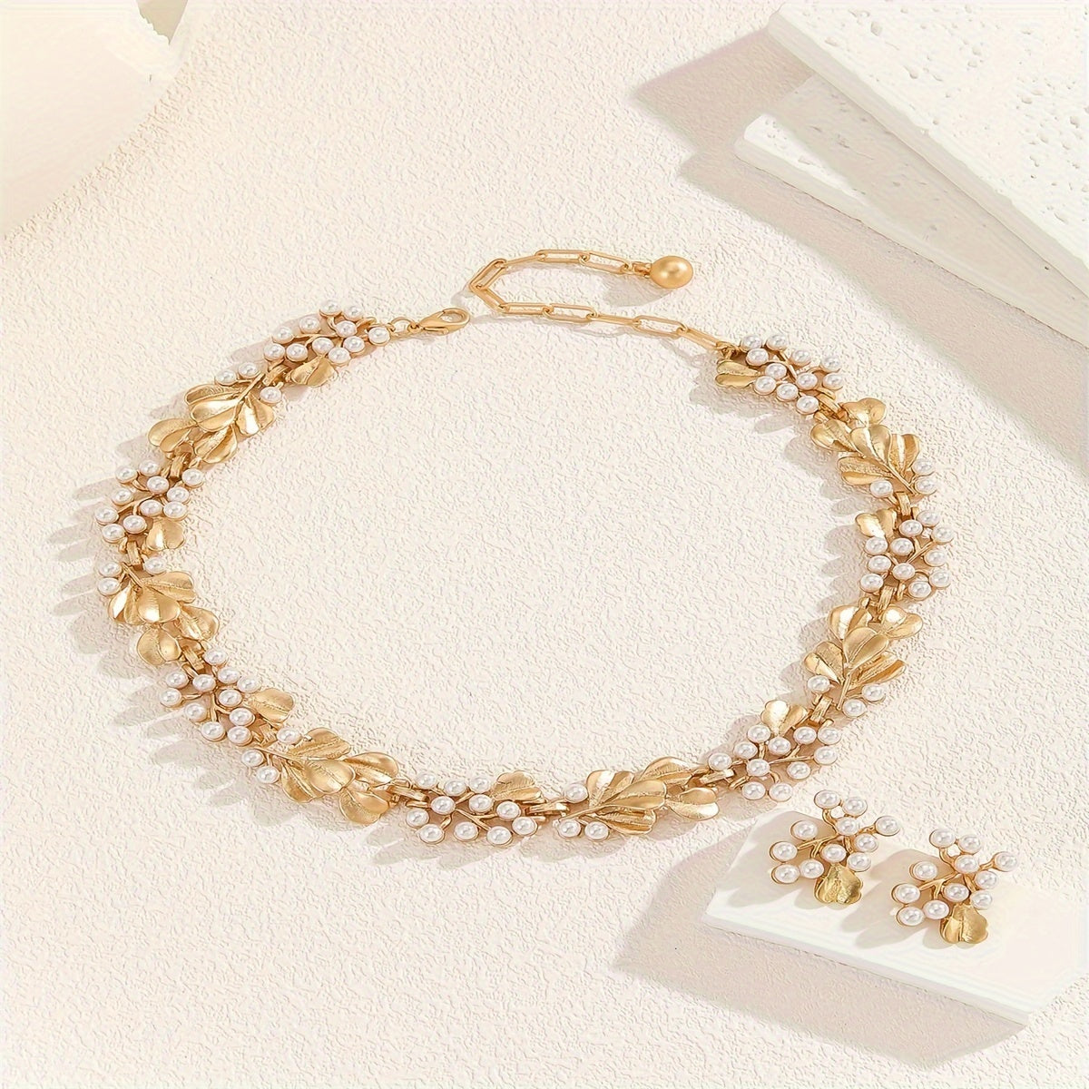 [Everyday Elegance] Elegant Boho-Chic Faux Pearl & Golden Leaf Jewelry Set - Vintage-Inspired Necklace and Earrings, Zinc Alloy, Perfect for Daily Wear or Parties, Vintage Jewelry