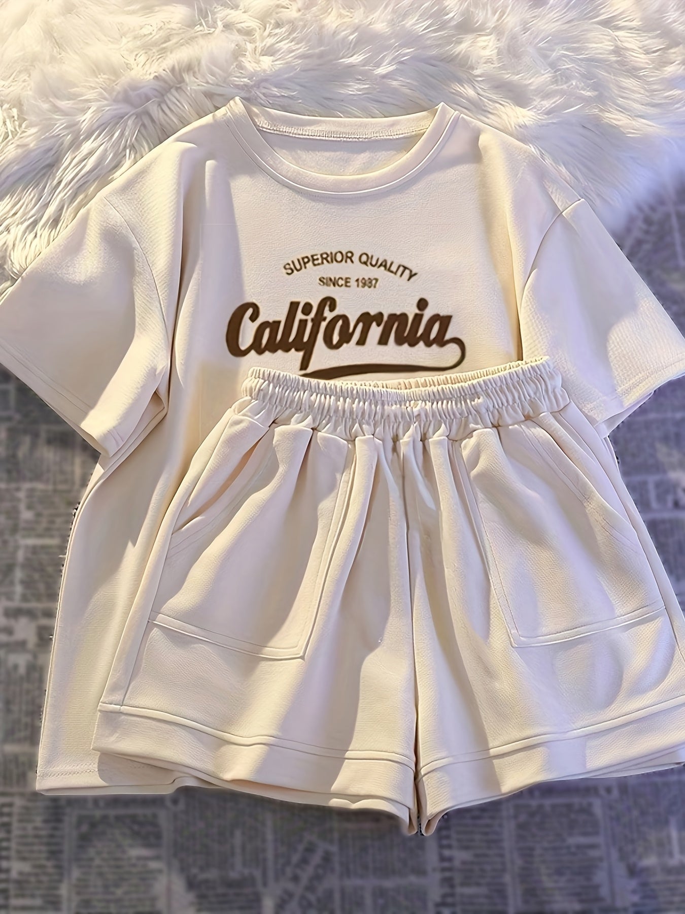 New Summer Outfit for Girls, a Two-Piece Set Featuring a Short-Sleeve T-Shirt And Casual Shorts for Older Children, for Outdoor
