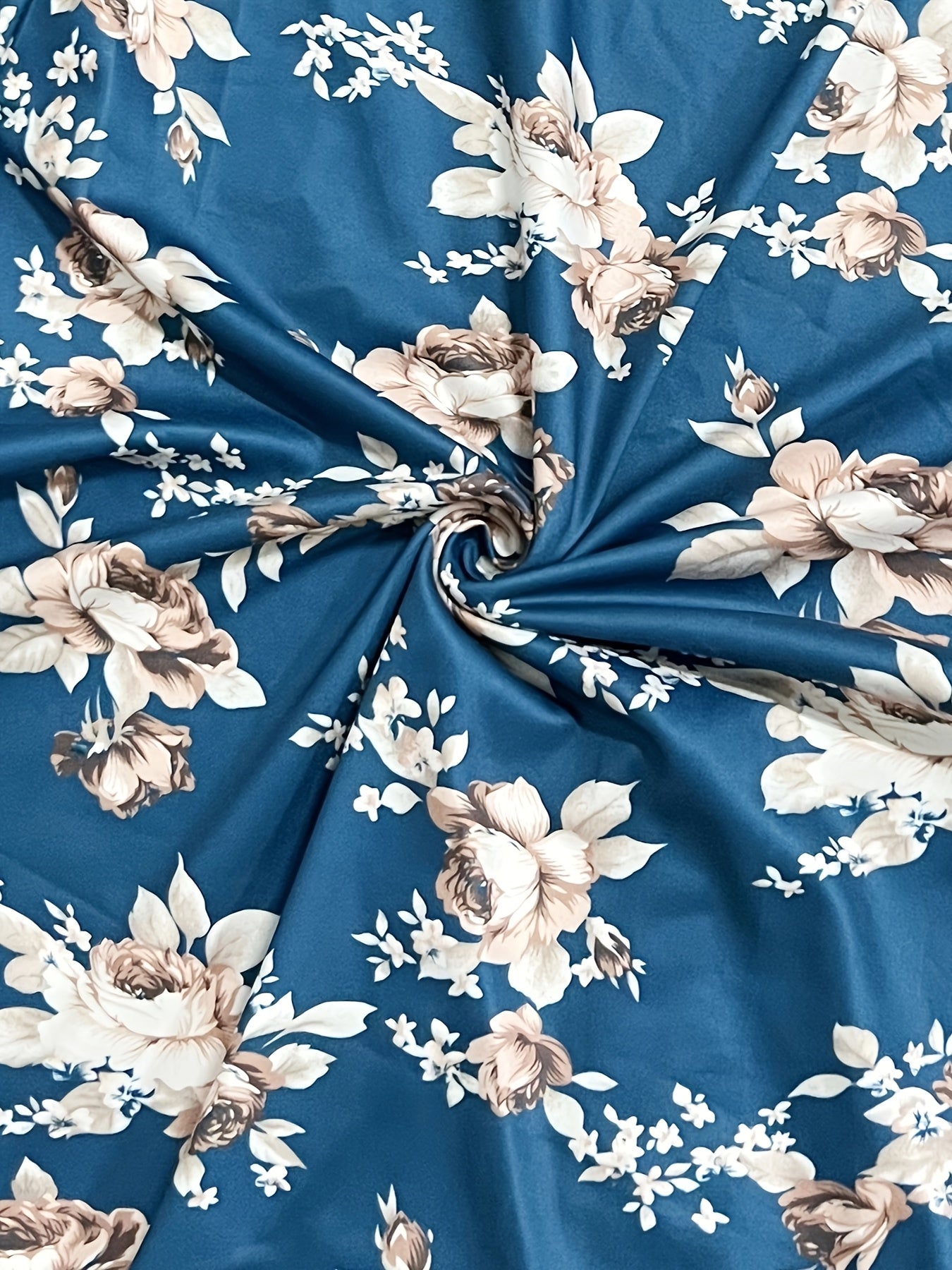 Elegant Western-Style Printed Dress with Metallic Chain Drawstring, a Light Evening Gown for The Spring And Summer of 2025, Featuring Sexy Women'S Fashion.