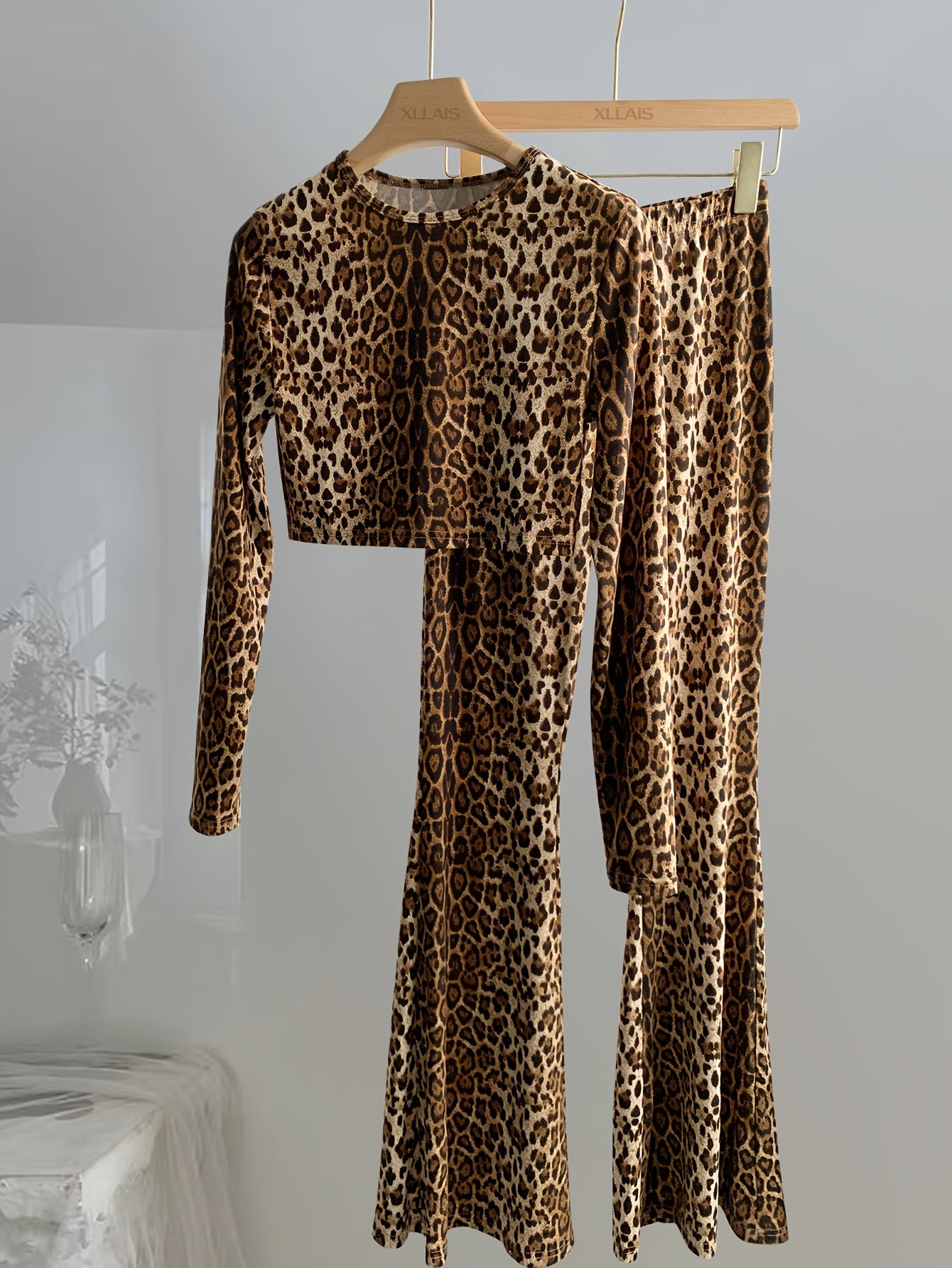 Chic Leopard Print 2pcs Set: Sexy Long Sleeve Crop Top & High-Waist Stretch Flare Pants - Perfect for Spring, Fall & Winter