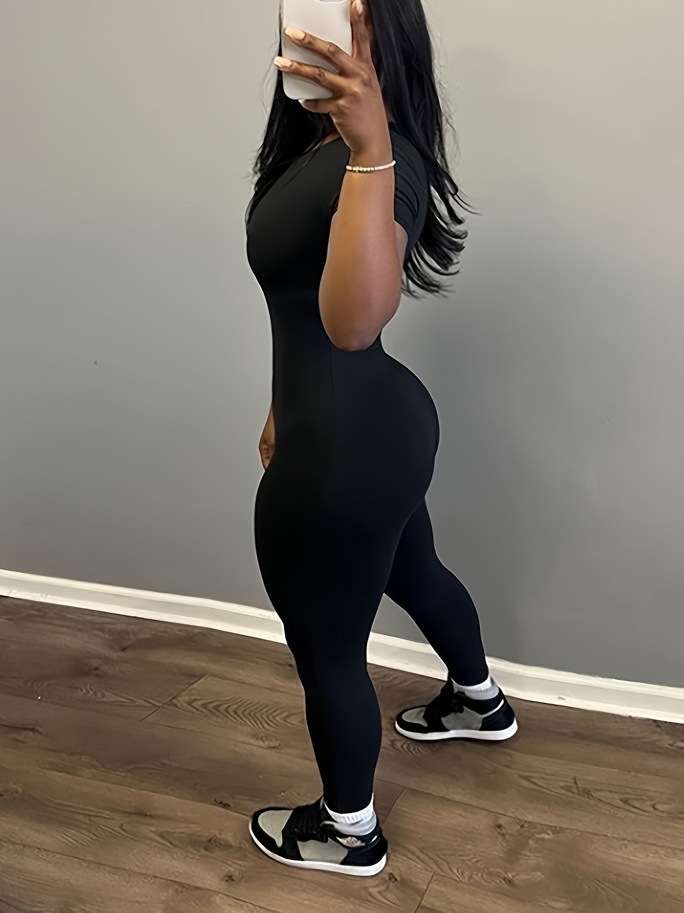 Chic Women's Slim-Fit Jumpsuit - Stretchy Polyester & Spandex Blend, Machine Washable, Solid Color, Round Neck - For Women - Perfect for All Seasons - Ideal Gift for Casual Occasions