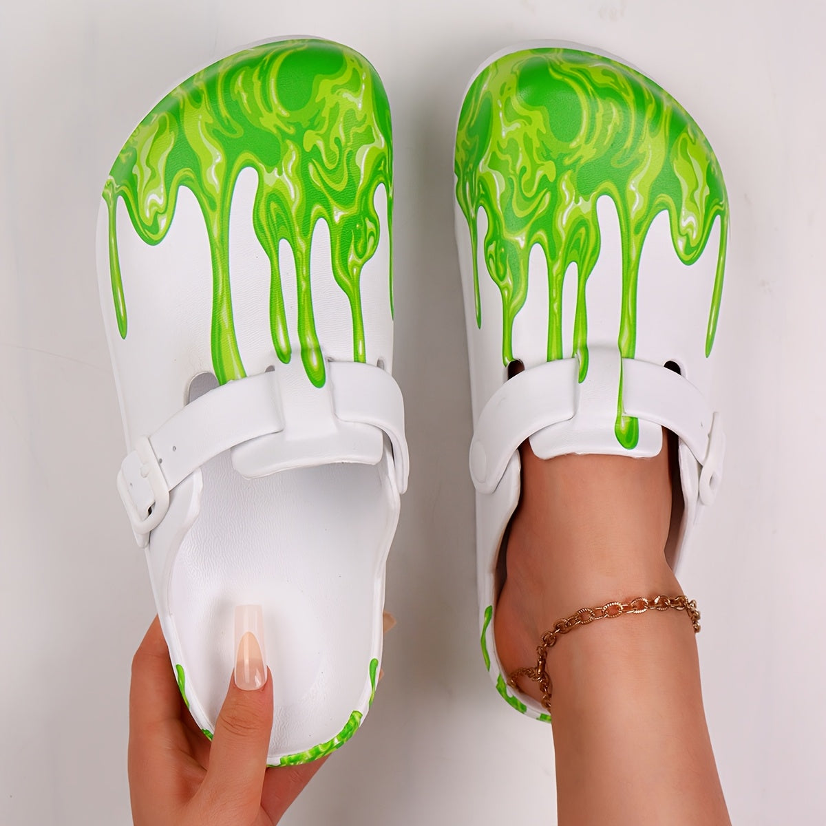 Women's Trendy Tie-Dye & Graffiti Print Clogs - Breathable, Non-Slip EVA Summer Sandals for Beach & Garden