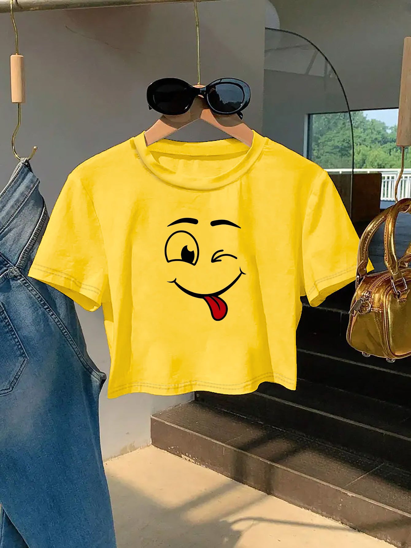 Women's Y2K Style Cropped T-Shirt - Light Pink joyful Face Graphic, Soft & Comfortable Fabric, Machine Washable, Spring/Summer Casual Top, Ladies T Shirts