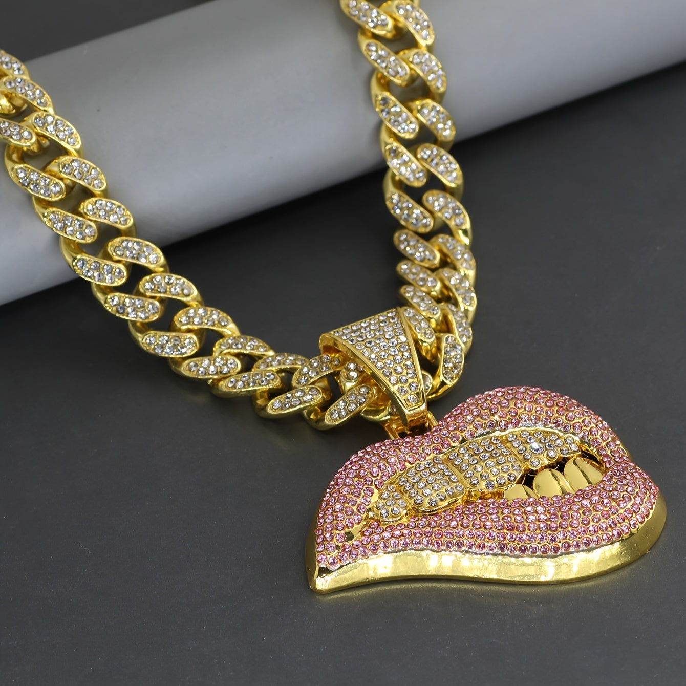 Shiny Lips Pendant Necklace - Unisex Hip-Hop Ice Cuban Link Miami Necklace, 1 Piece