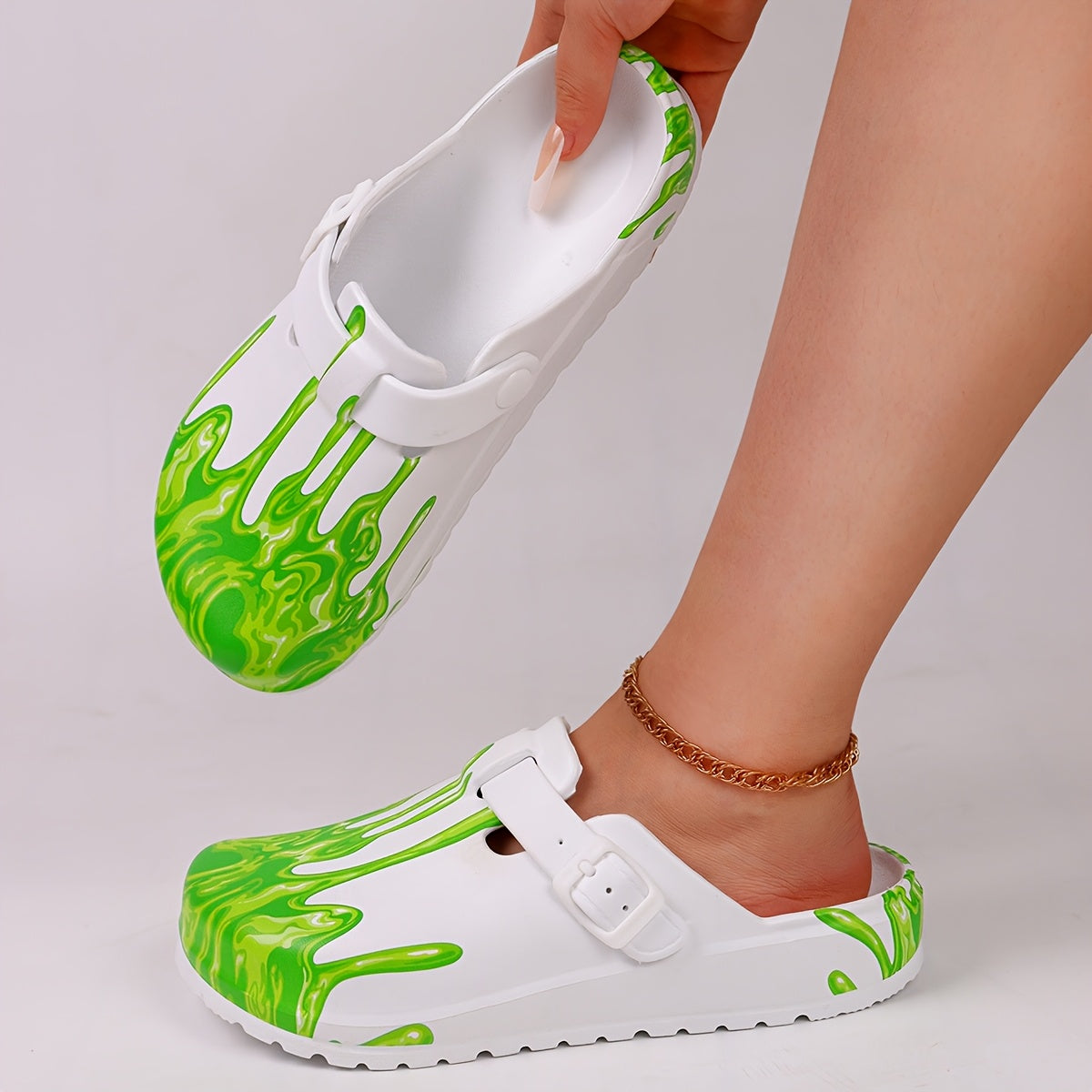 Women's Trendy Tie-Dye & Graffiti Print Clogs - Breathable, Non-Slip EVA Summer Sandals for Beach & Garden