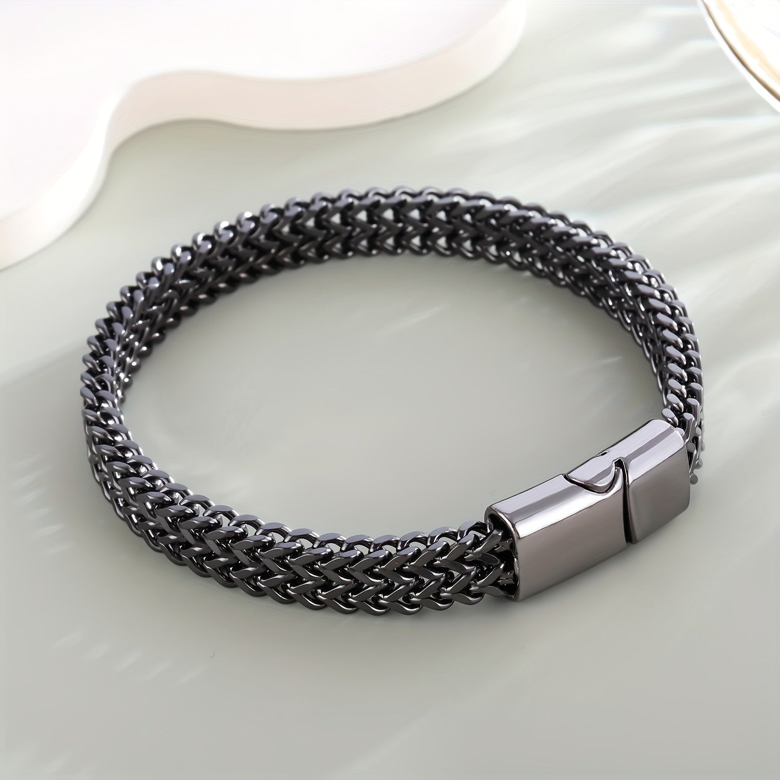 A Trendy Women's Bracelet With A Simple Style, Made Of Stainless Steel. It Has A Punk And Hip-hop Design, Suitable For Business, Daily Wear, Parties, Vacations, Birthdays, Anniversaries, And More.