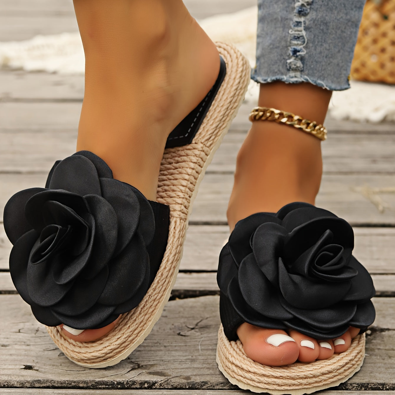 1 Pair Women's Floral Slip-On Sandals, Casual All-Season Fabric Upper with EVA Sole and Insole, Hand Washable - Fashionable Flat Beach Slides, Ladies Sandals