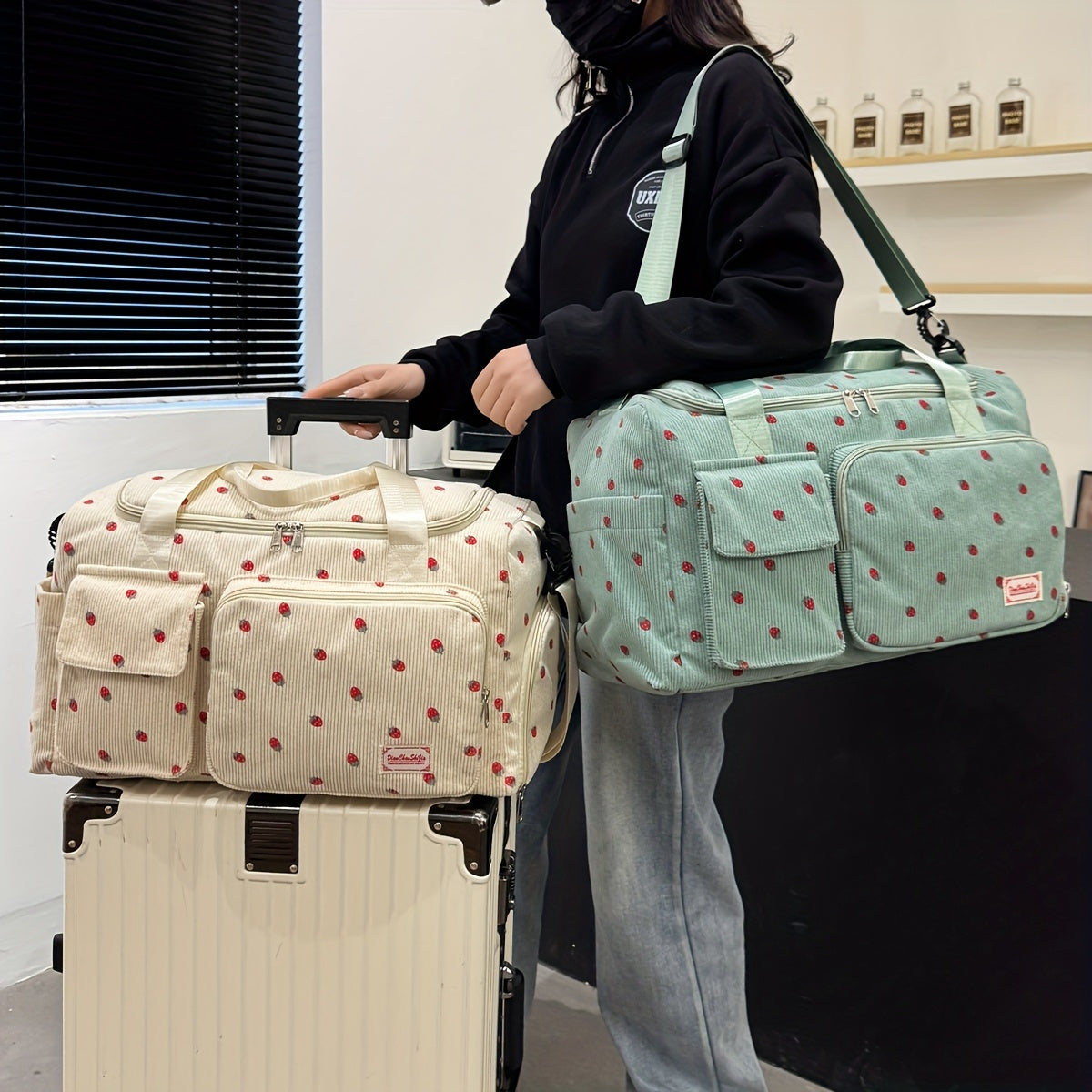 A Large-Capacity Corduroy Travel Bag with a Strawberry Print, Featuring Multifunctional Wet And Dry Separation, an Independent Shoe Compartment, Suitable for Vacations, Outings, School Returns, Crossbody Use, And Gym Activiti