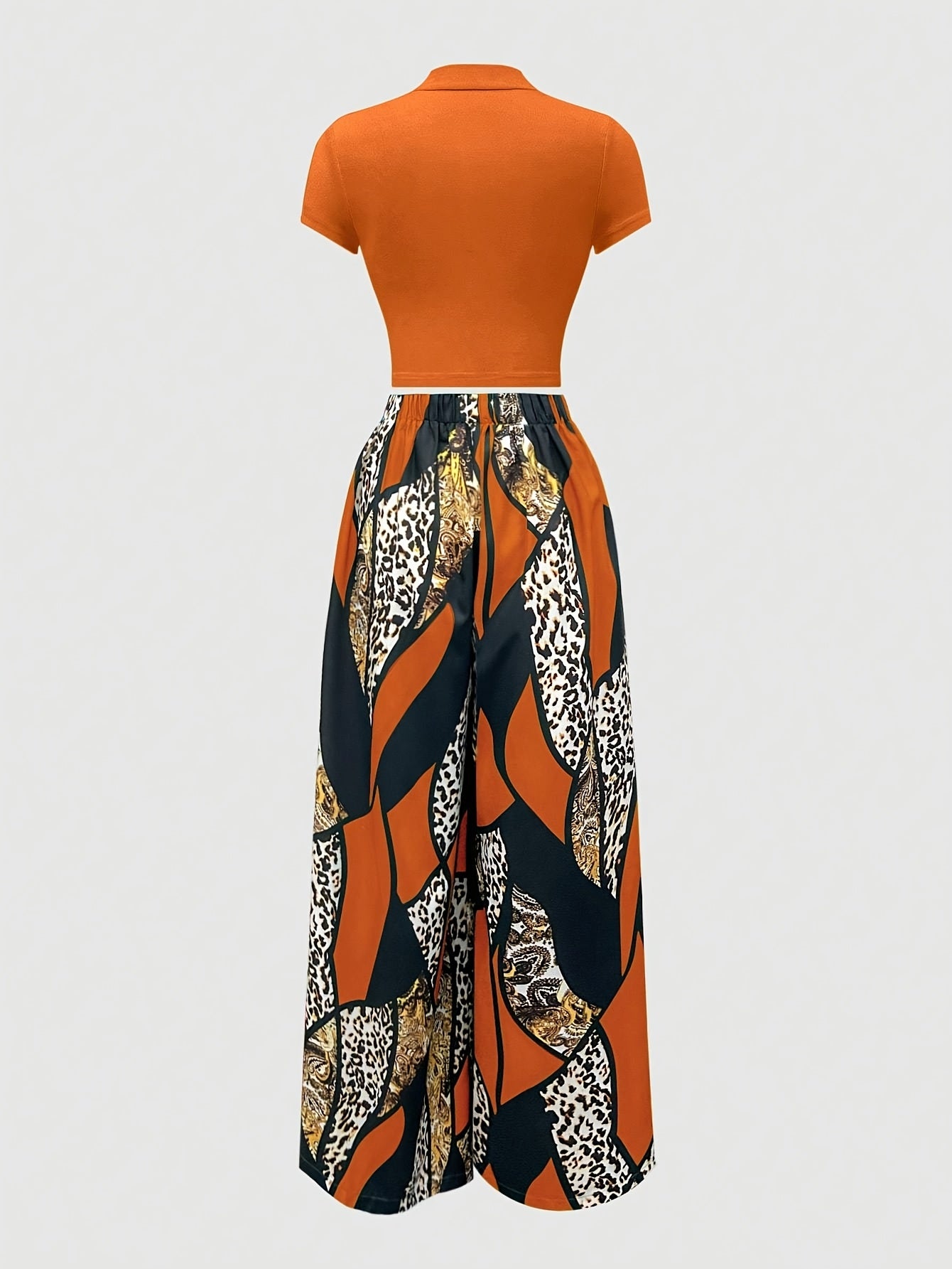 A Fitted Short-Sleeve T-Shirt Paired with Elastic Waist Printed Wide-Leg Pants, Perfect for Summer.